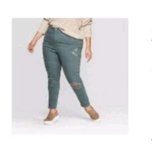 Distressed skinny jeans